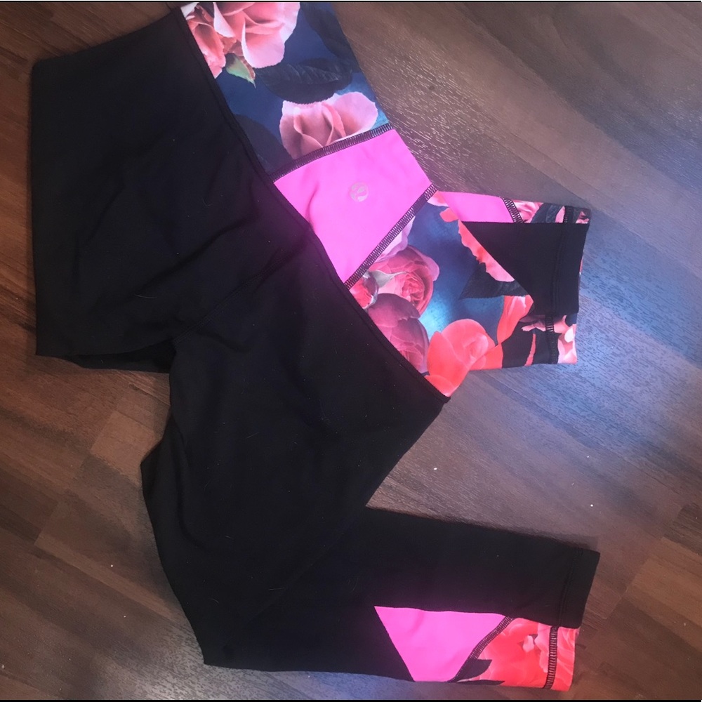 Lululemon Embody Crop Wunder Under, size 4!